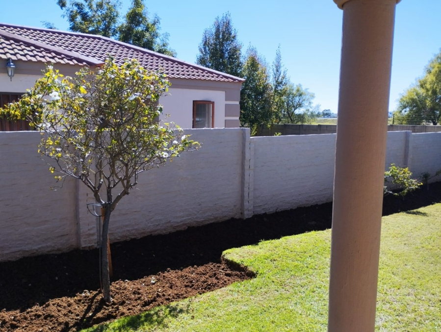 2 Bedroom Property for Sale in Langenhovenpark Free State